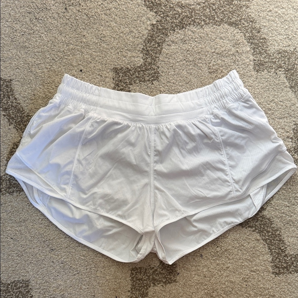 NWOT Lululemon Hotty Hot Low Rise Lined Shorts 2.5 inches